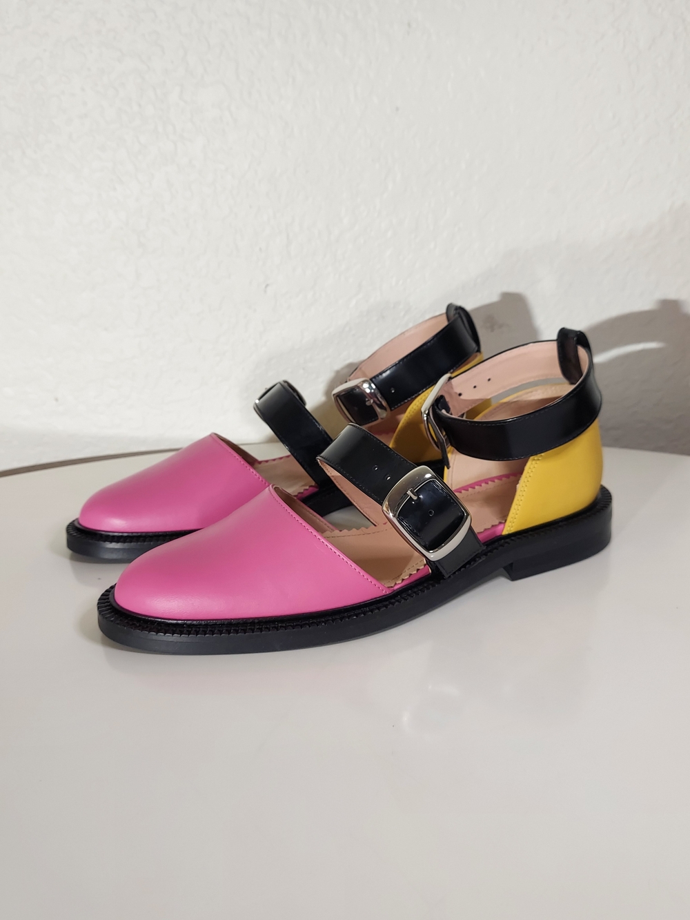 INCH 2 Pink/Yellow Leather Closed Toe Ankle Strap Sandal Flats WM Size 38 NWOT